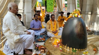 RSS chief  Mohan Bhagwat reached Shantikunj Haridwar performed Jalabhishek of Lord Shiva in the temple