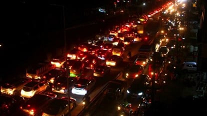 Moradabad: Jam as soon restrictions of route diversion were removed, vehicles started running on Delhi Highway