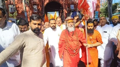 पुंछ: हर्षोल्लास के साथ पवित्र छड़ी मुबारक यात्रा बाबा बुड्ढा अमरनाथ के लिए हुई रवाना Chhari Mubarak Yatra of Shri Baba Budha Amarnath taken out in Poonch
