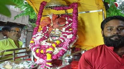 Devotees performed Jalabhishek and Dugdhabhishek