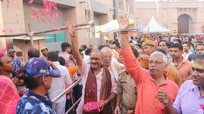 Sawan 2023 last Monday of Sawan devotion gathered in Kashi Vishwanath temple