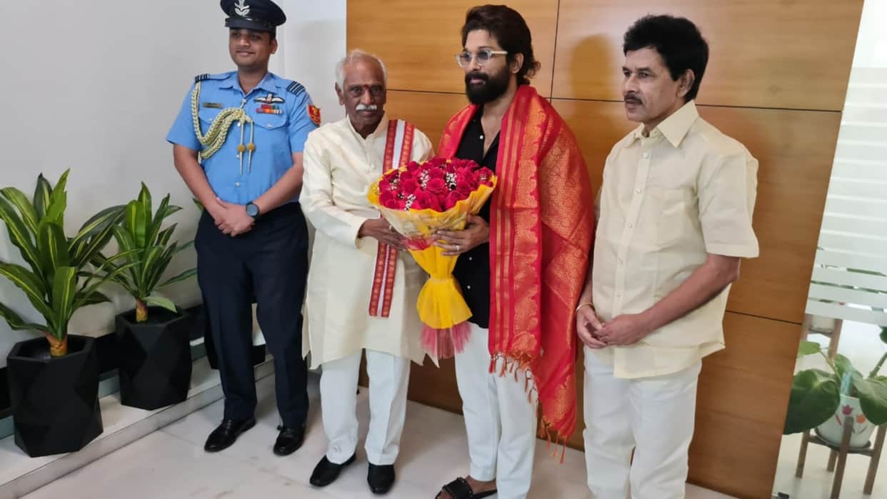 Haryana Governor Bandaru Dattatreya Meets with National Award Winner actor Allu Arjun at his residence