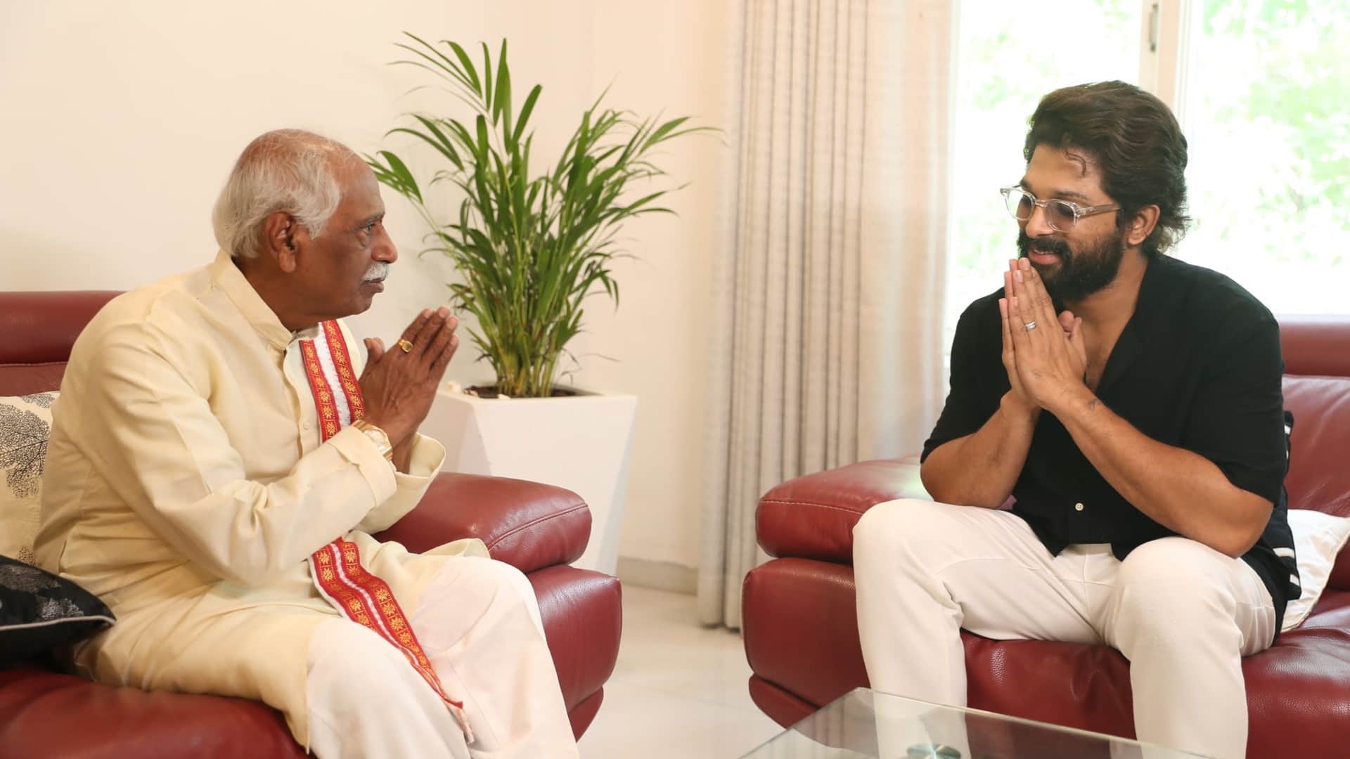 Haryana Governor Bandaru Dattatreya Meets with National Award Winner actor Allu Arjun at his residence
