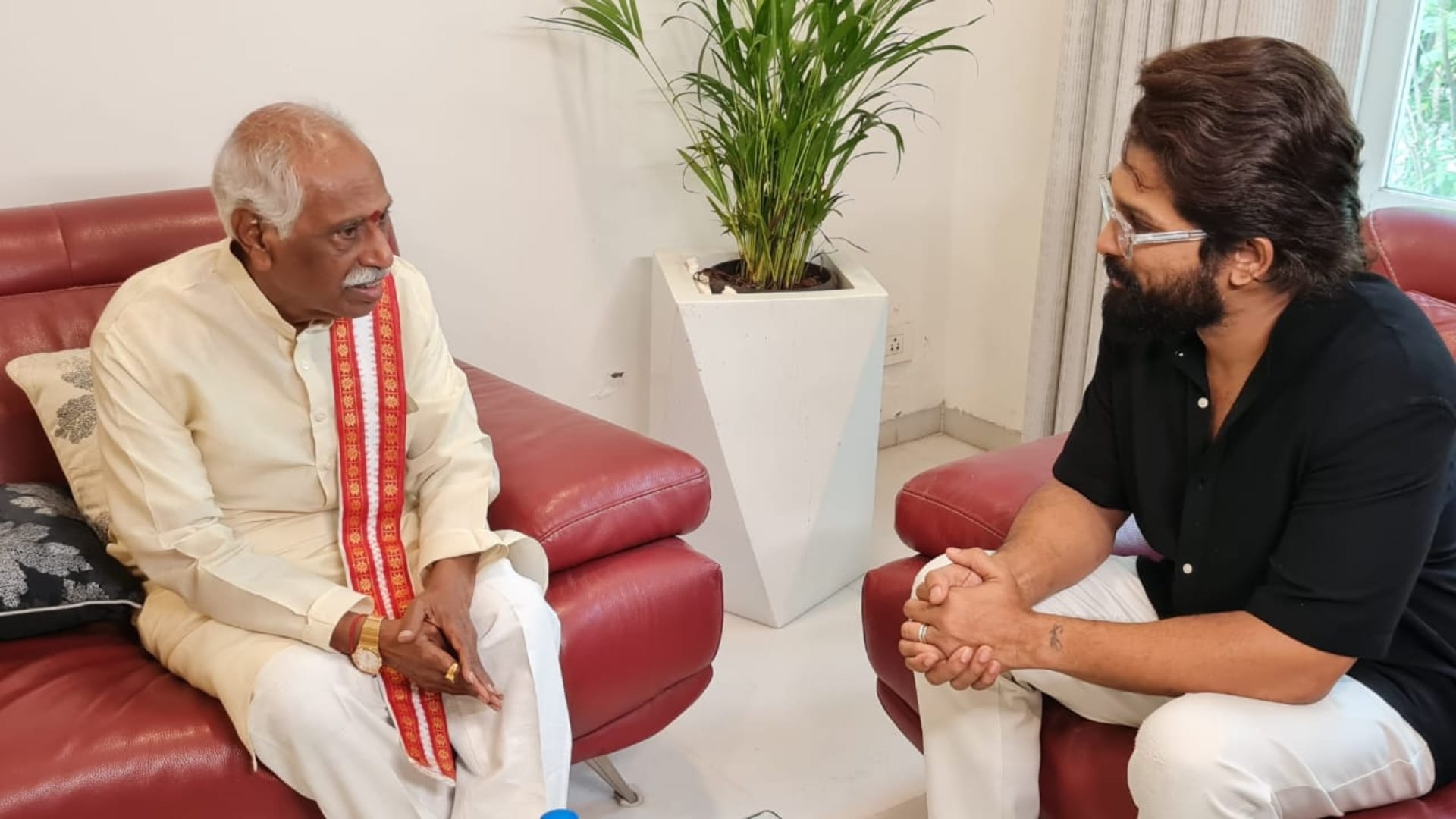 Haryana Governor Bandaru Dattatreya Meets with National Award Winner actor Allu Arjun at his residence