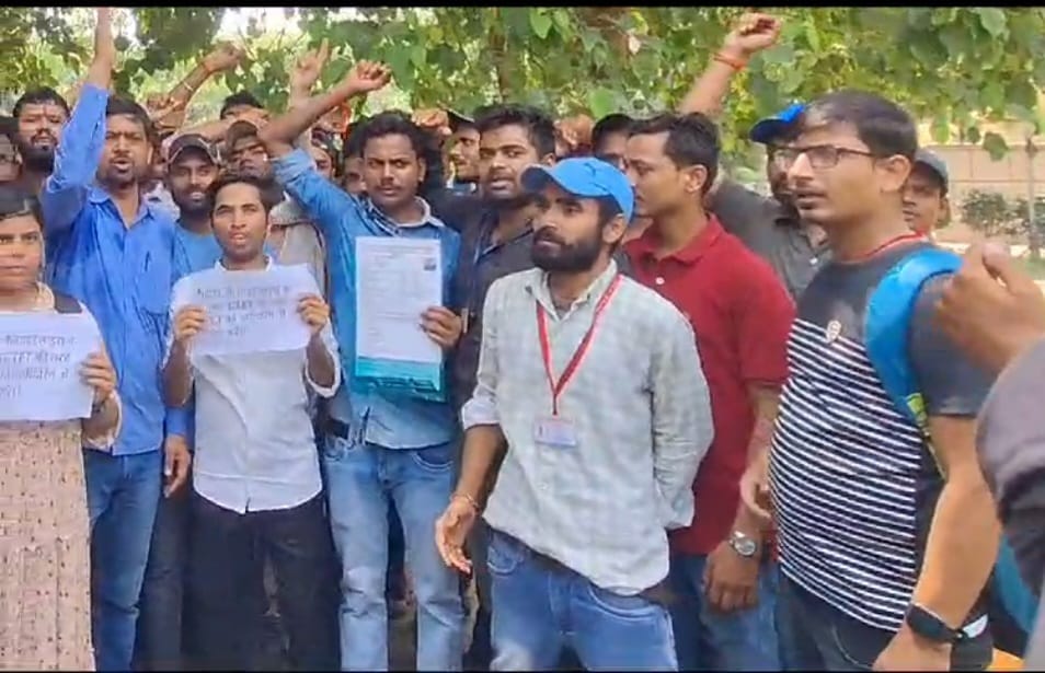 Bihar News: Students in Patna protest against injustice done to teacher candidates in STET 2023