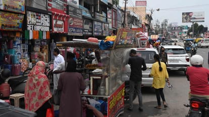 Gorakhpur News: नवरात्र में शादी-बरात के लिए खरीदारी, ब्रांडेड कपड़ों का रुझान Shopping for wedding procession in Navratri trend of branded clothes