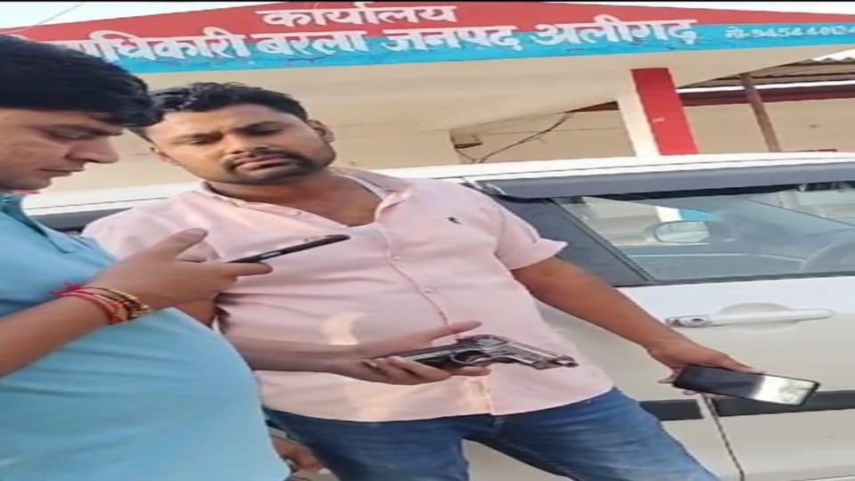 Cars collided while eating food at Dhaba