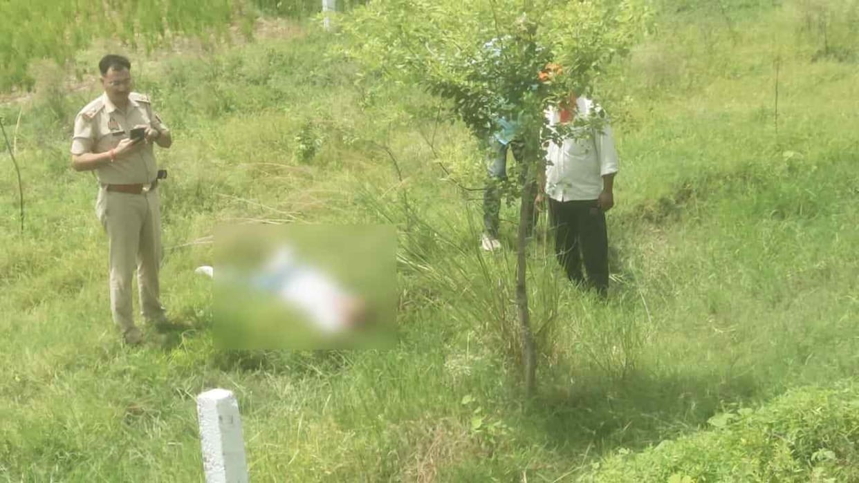 villagers caught miscreants who were running away after throwing dead body of youth in ghazipur