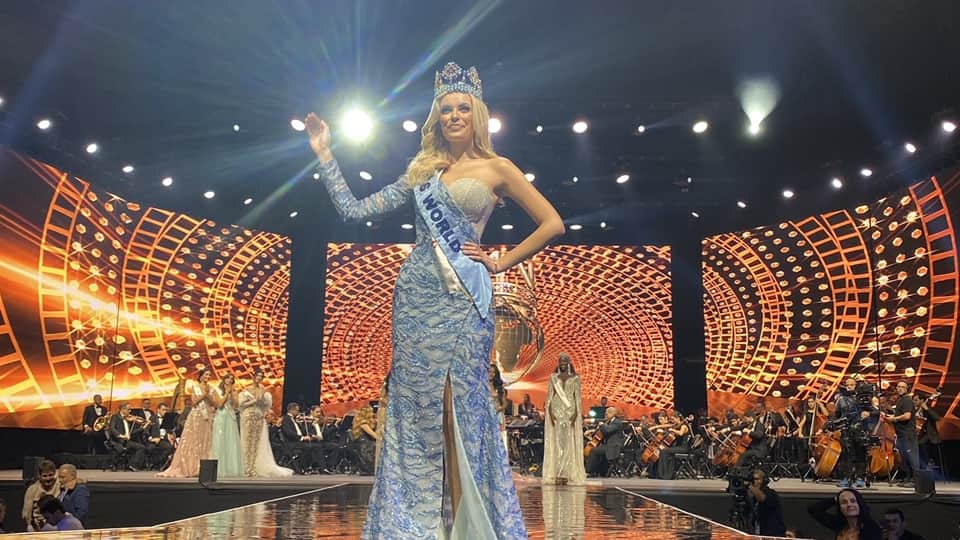 kashmir: Miss World 2023 Karolina Bielawska being welcomed upon her arrival in Srinagar
