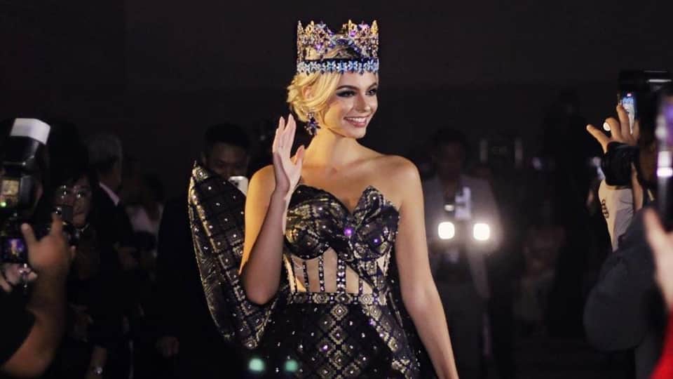 kashmir: Miss World 2023 Karolina Bielawska being welcomed upon her arrival in Srinagar