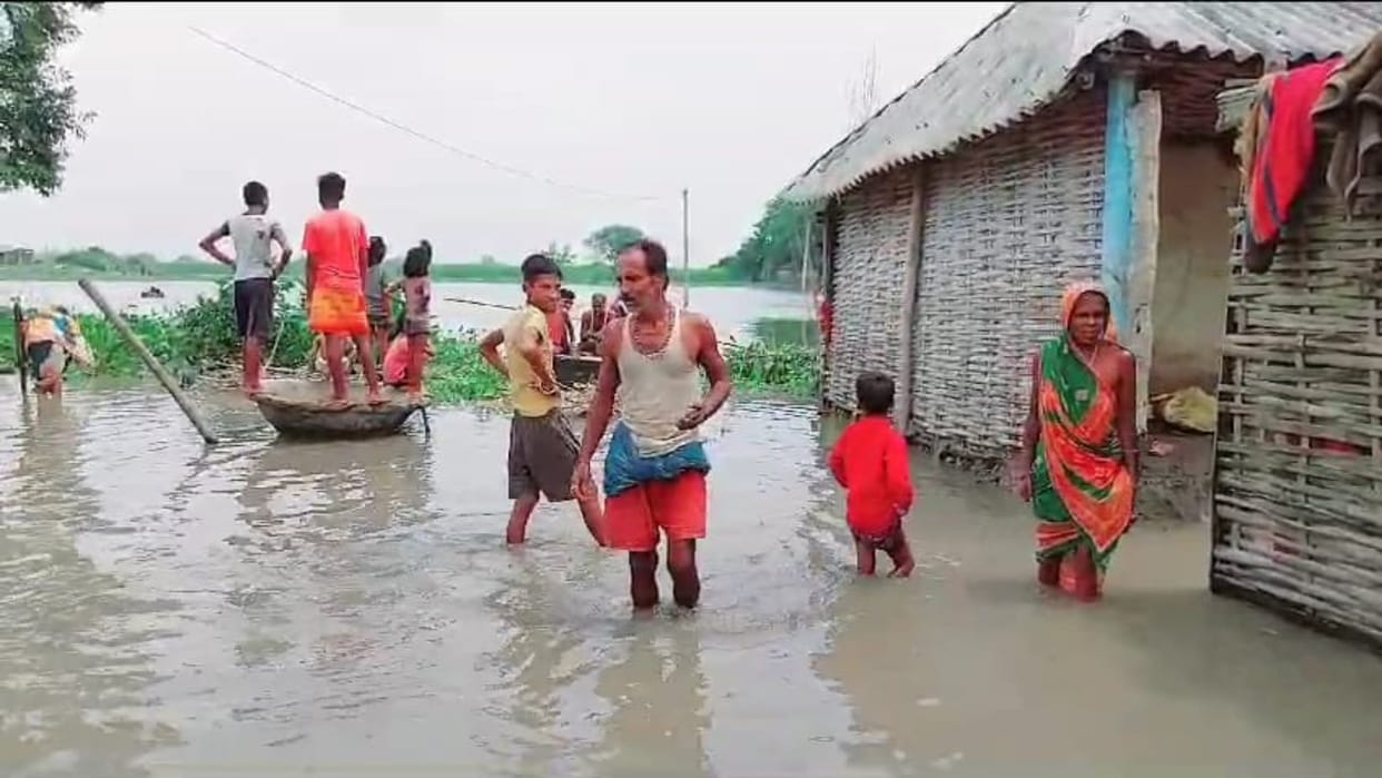 Kosi overflowing in Supaul, water entered houses in low-lying areas; Victims accuse govt officials of neglect