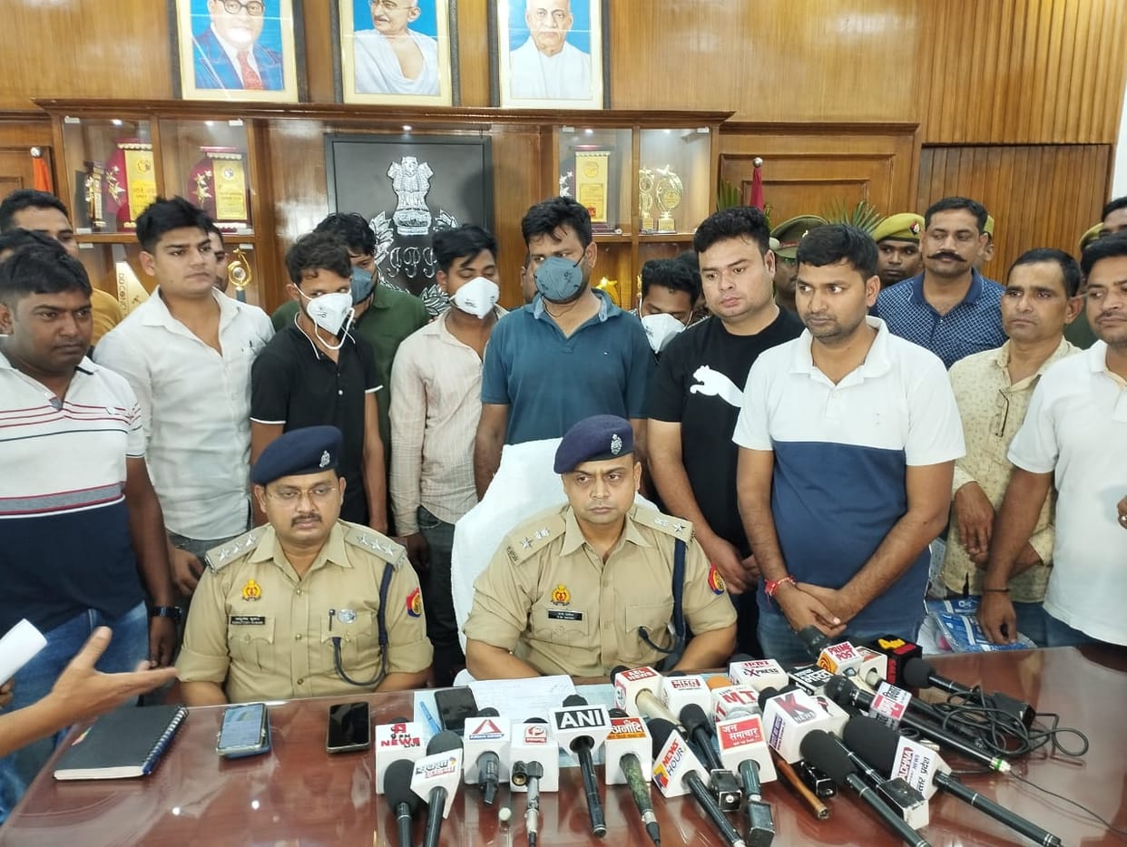 Police exposes the gang who use to print fake currency.