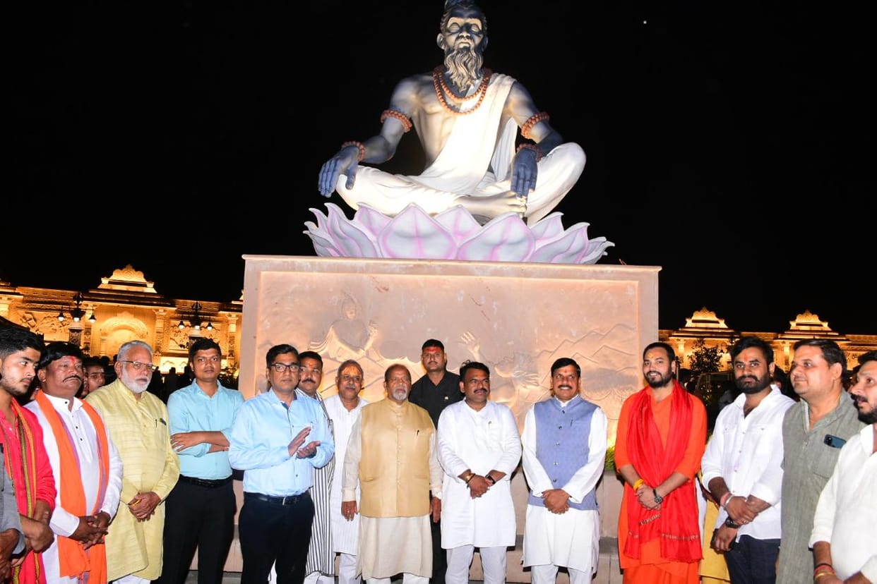 Unveiling the statues of Saptarishis kept covered for fifteen days in Mahakal Lok, made from Maharashtra