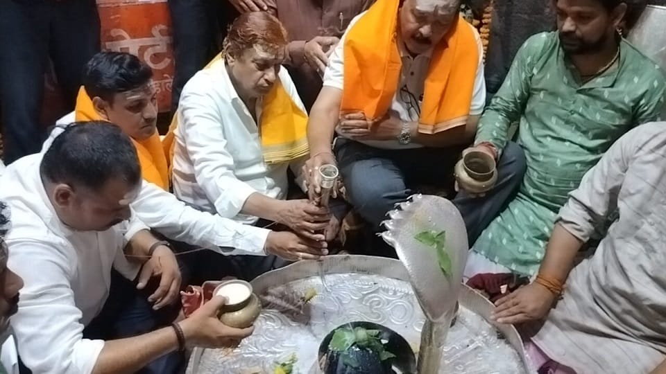 Crowd of devotees gathered in Bhoramdev temple on last Monday of Sawan