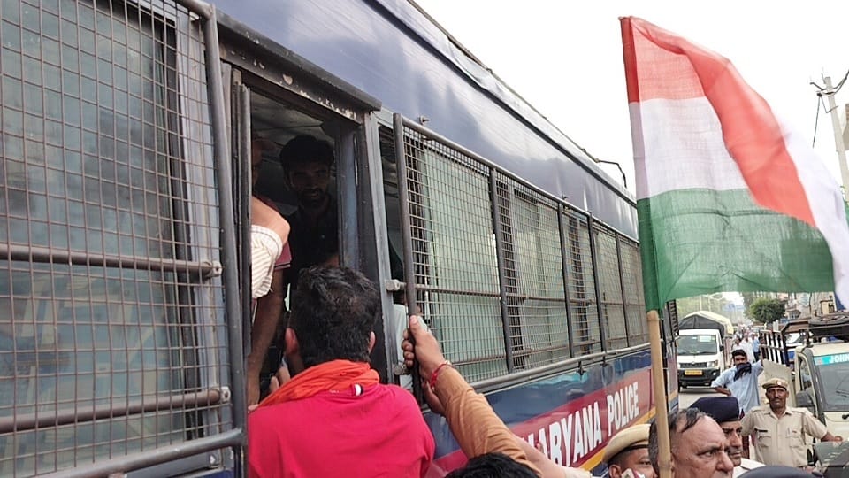 Braj Mandal Yatra: member of Bajrang Dal protest against government because stopped in sirsa from going to Nuh