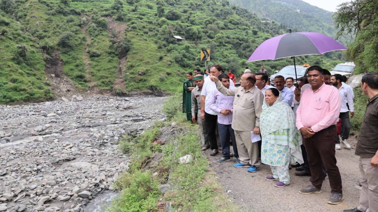 Pratibha Singh: Two alternative roads connecting Mandi-Kullu should be strengthened