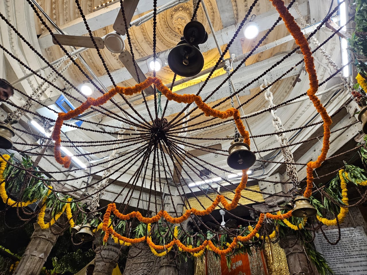 Sawan Last Monday Kashi vishwanath temple decorated with five quintals of Rudraksh from Nepal,