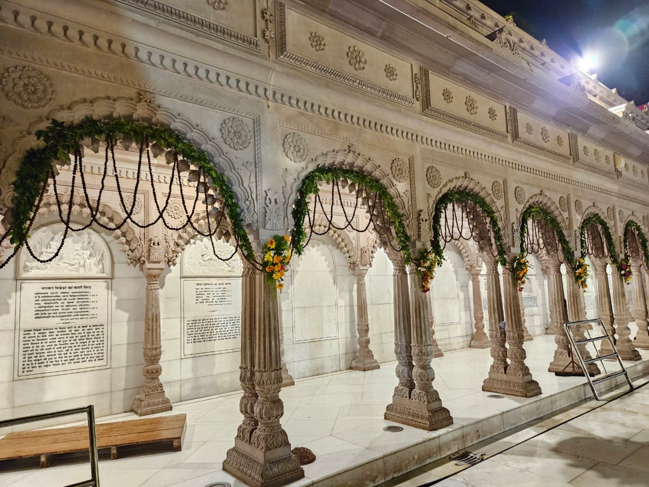 Sawan Last Monday Kashi vishwanath temple decorated with five quintals of Rudraksh from Nepal,