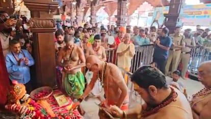 Ujjain: On the last ride of Sawan, Baba Mahakal giving darshan to the devotees in eight forms