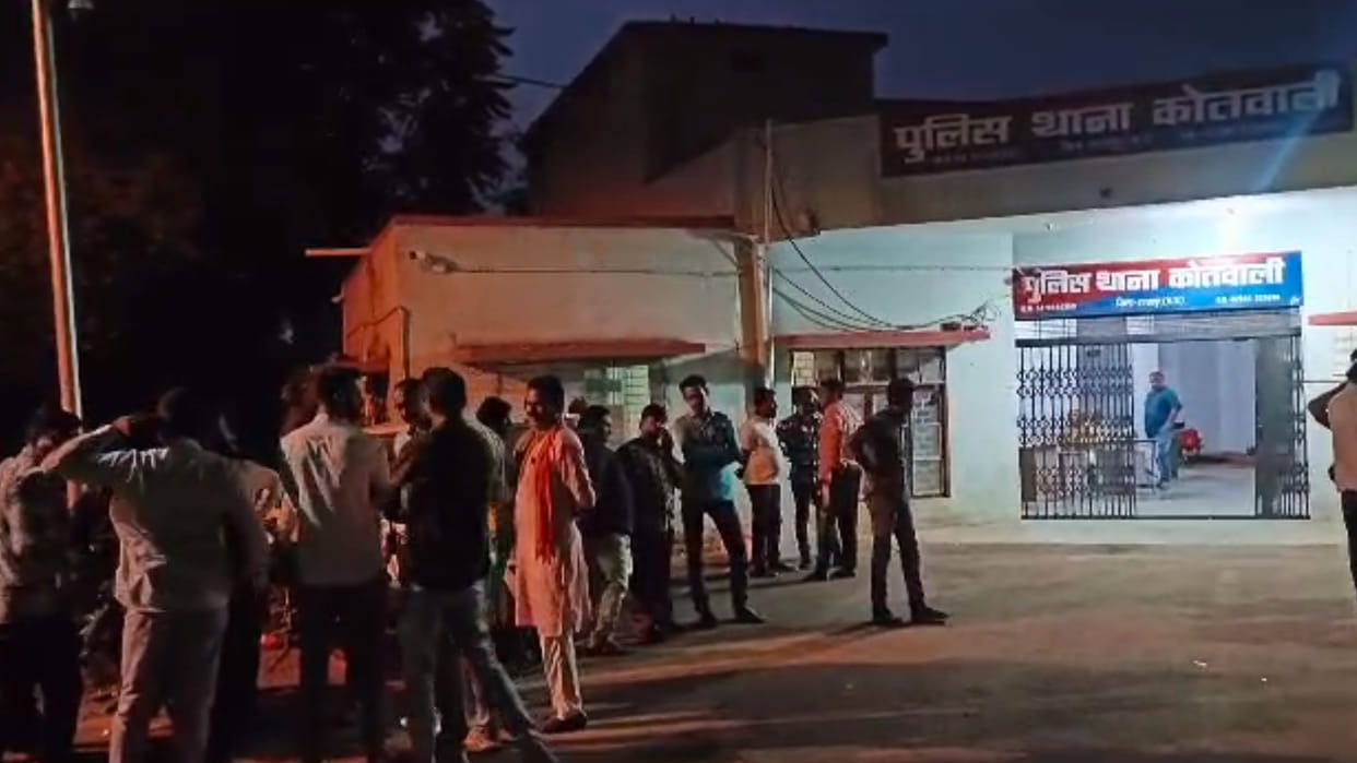BJP office bearers face to face in Shajapur, district media in-charge beaten after entering the house