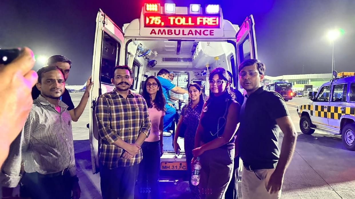 Delhi AIIMS doctors save baby girl life in Bangalore Delhi Vistara Flight