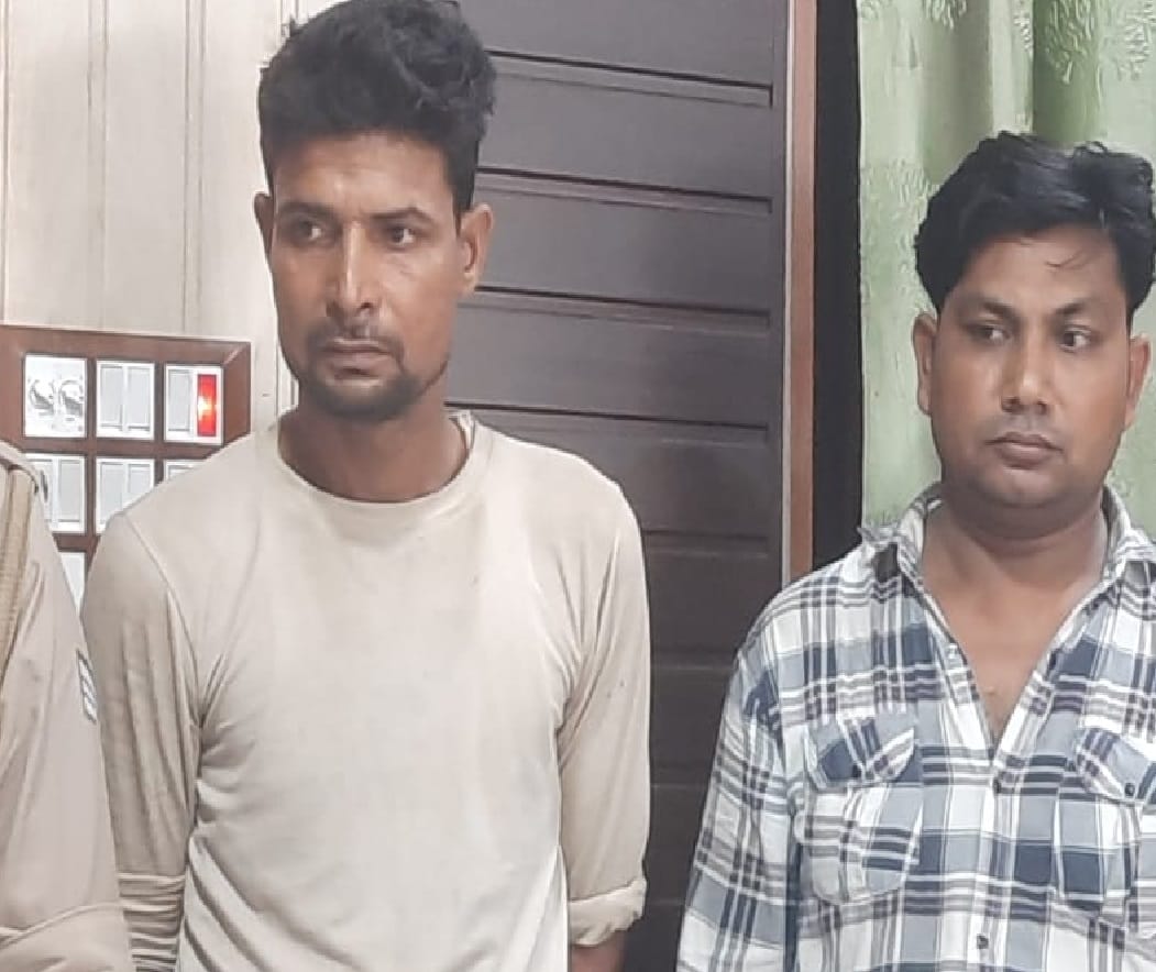 Police arrested two ganja smugglers in Delhi