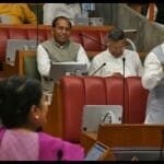 विधानसभा में किरण चौधरी के सवाल का जवाब देते सीएम मनोहर लाल