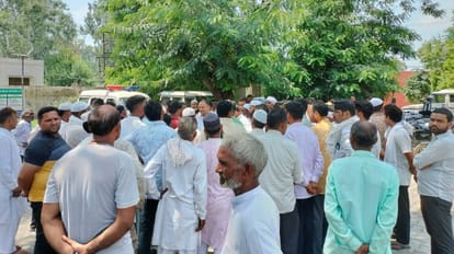 Roorkee Accident News Tractor trolley collided with bike couple and three year old girl Died