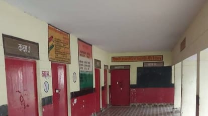पूछो मत...इतना बुरा करेंगे: प्रधानाध्यापिका को ग्राम प्रधान ने दी गाली, कहा- बेवकूफ बनाती हो, पढ़ें पूरा मामला The village head abused the headmistress, said you fool, the whole school sits down to eat
