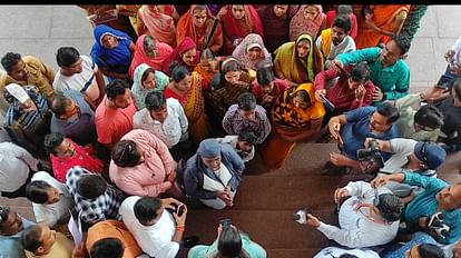 Indore: शराब दुकान हटाने के विरोध में जनसुनवाई में पहुंचे रहवासी, नेता प्रतिपक्ष ने क्यों नहीं हटा रहा प्रशासन Residents reached the public hearing to protest against the removal of the liquor shop, why the leader of the