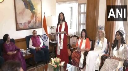 Miss World Karolina Bilavska meets Lieutenant Governor VK Saxena