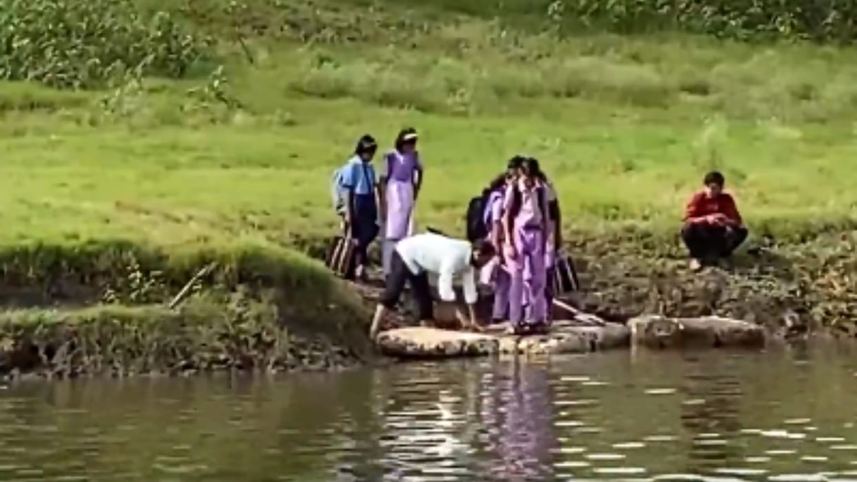 Maharashtra Bhiw Dhanora village Jayakwadi Dam Godavari backwater flow