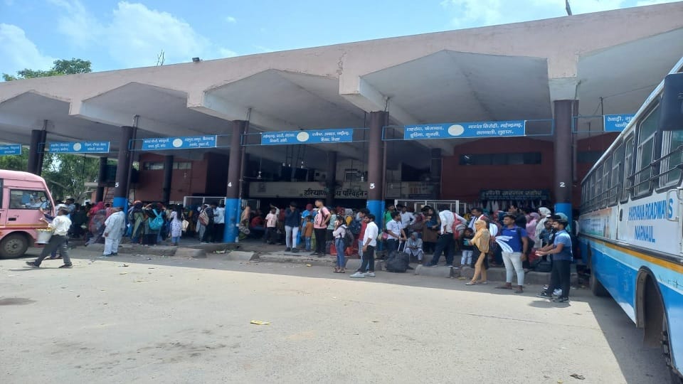 Haryana Government free bus travel started, passengers upset due to not being settled at booth