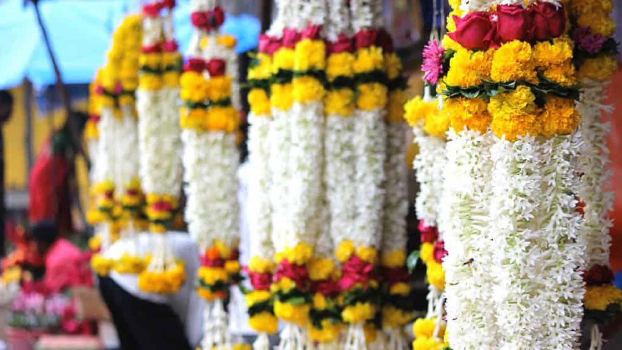 Flower market flourishes in the month of Sawan, buying and selling of more than 5.25 crore flowers