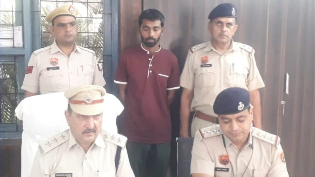 Old man killed with ax in Kathuwas of Rewari, blood soaked body found on cot