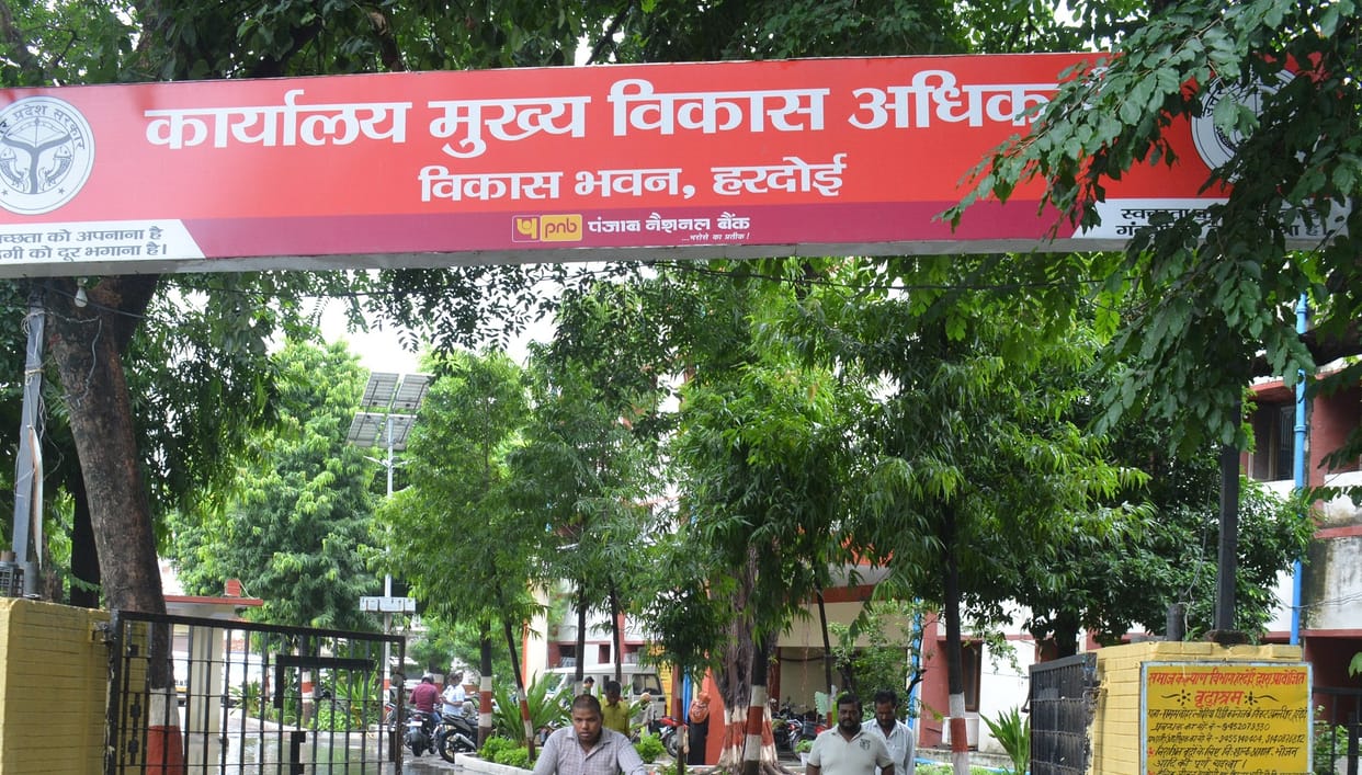 House sold in hardoi, no house left and no benefit of PM housing, nine families marked as ineligible