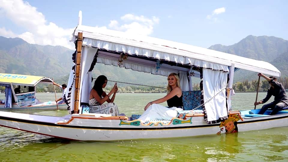 Miss World Karolina Bielawska visit Kashmir photos takes a Shikara ride