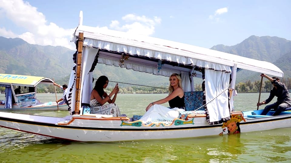 Miss World Karolina Bielawska visit Kashmir photos takes a Shikara ride