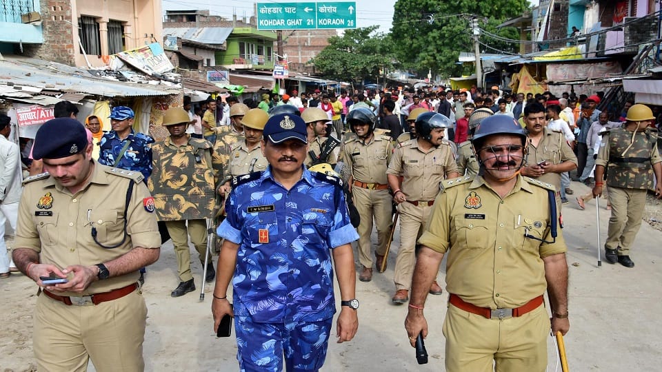 Prayagraj: as the crowd moved towards colony of accused police got flabbergasted.