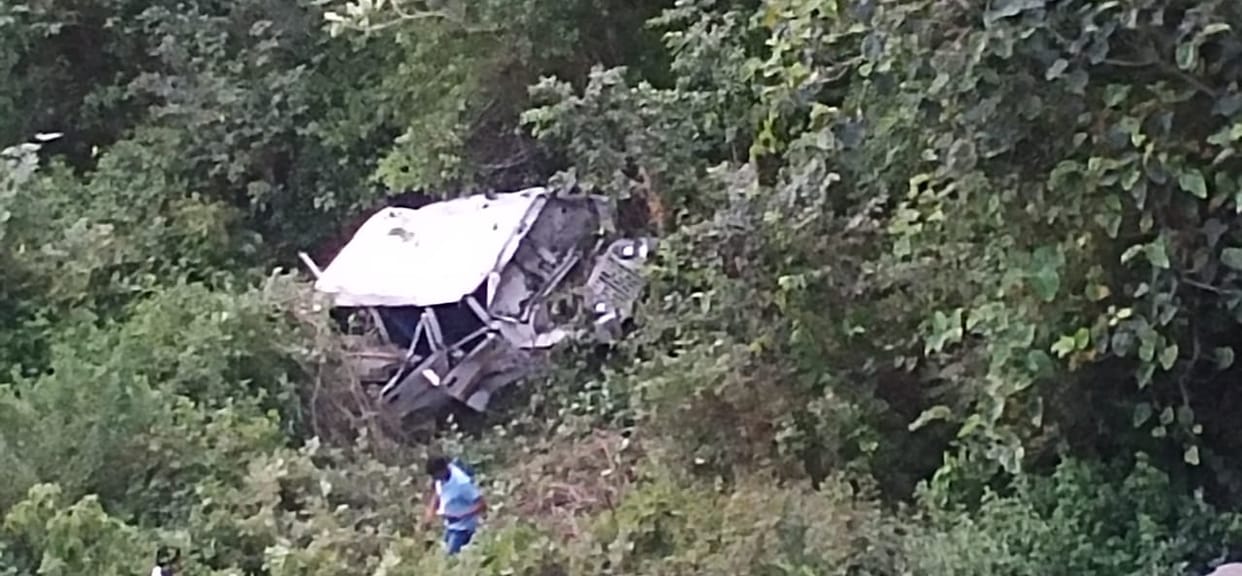 Uttarakhand Accident News Max vehicle fell into a ditch in Tehri two people died one injured