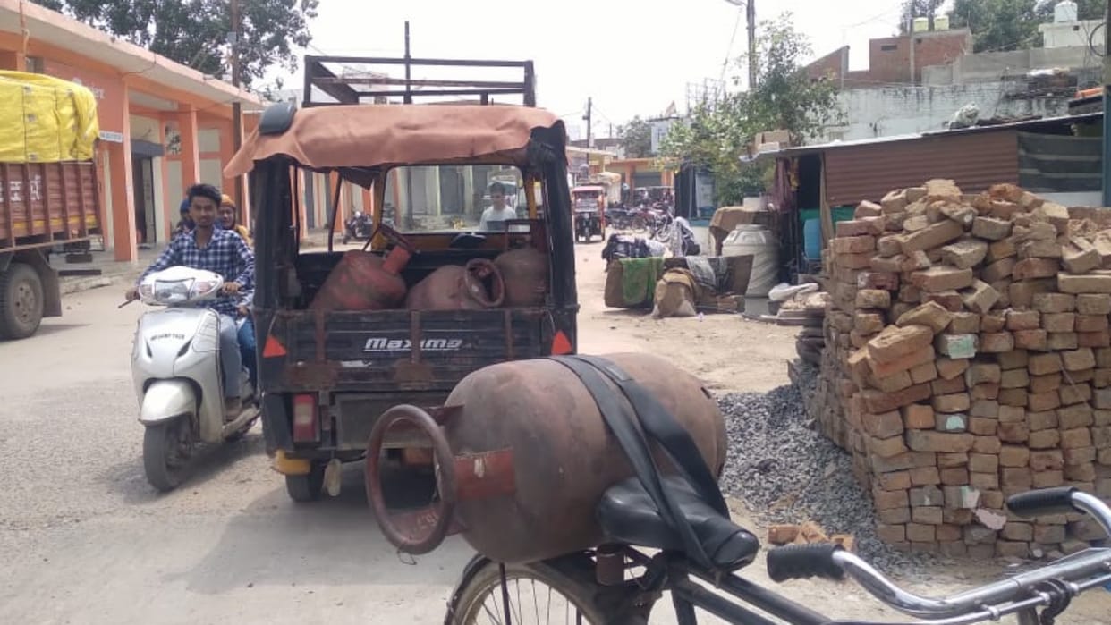 MP News Ladli Bahna are not getting gas cylinder for Rs 450 in Damoh