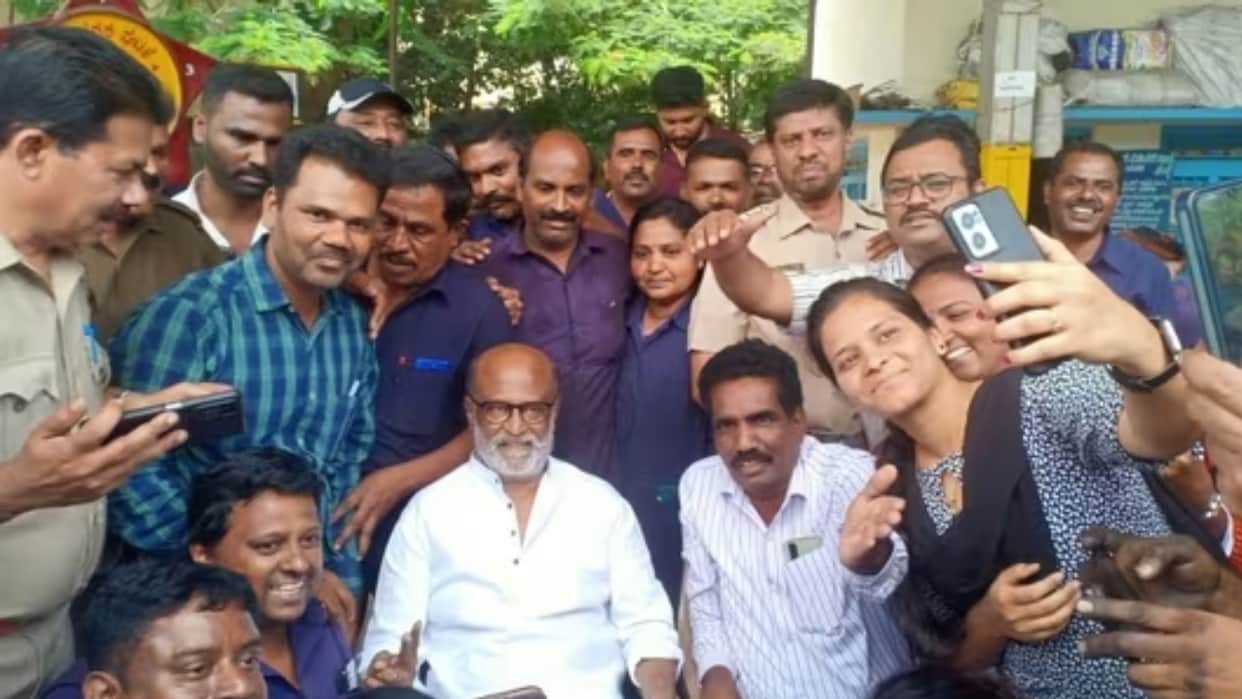 Jailer actor Rajinikanth Reached bangalore bus depot Video goes viral on social media