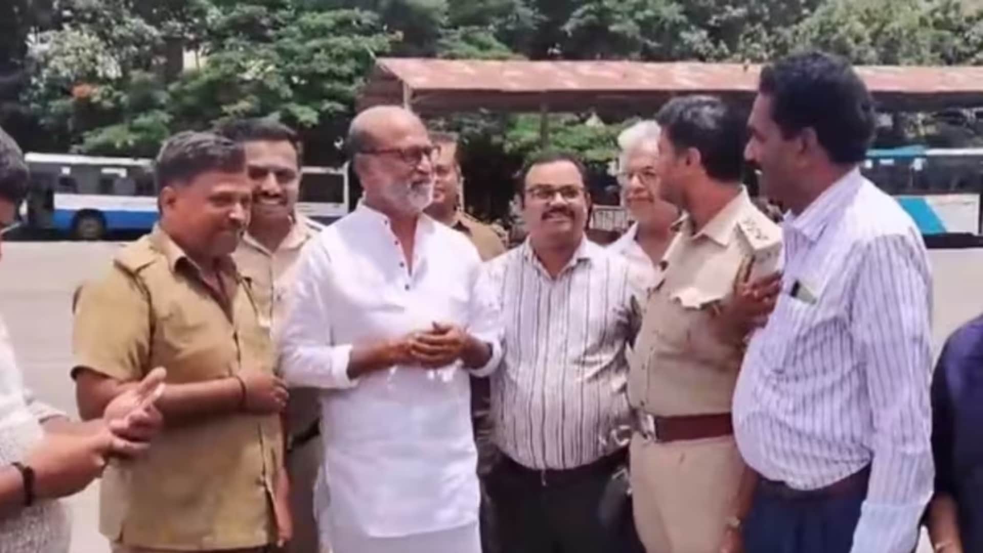 Jailer actor Rajinikanth Reached bangalore bus depot Video goes viral on social media
