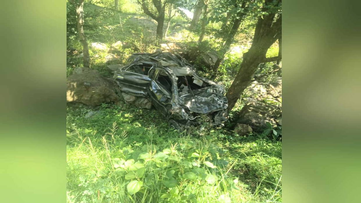 Road Accident: Car fell into 500 meter deep gorge in Solan-Meenas Road, three of same family killed, two injur