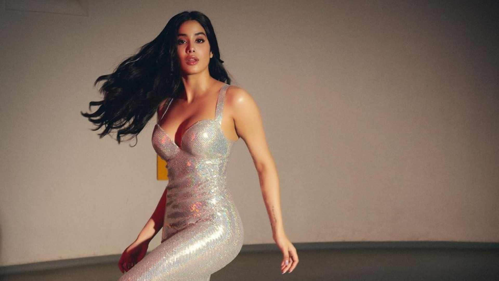 Janhvi Kapoor laughed at message from a Bollywood actor Also reveals what boys notice about her first in KWK 8
