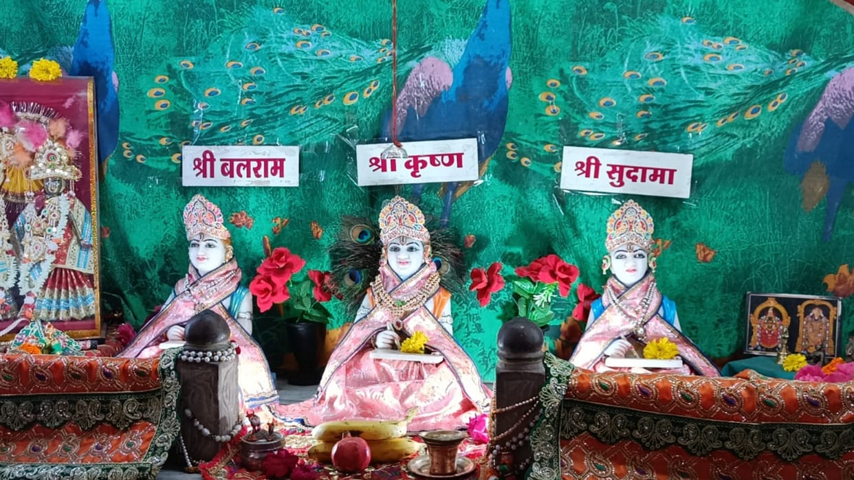 Ujjain News: Lord Shri Krishna is seen studying with brother Balram in this temple