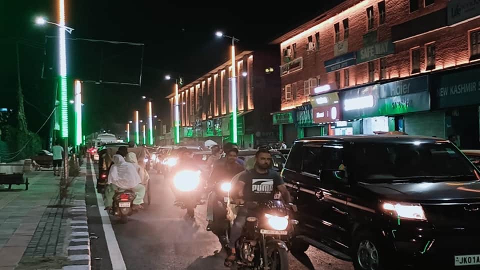 srinagar news: Night life returns to Kashmir from darkness to light after three decades