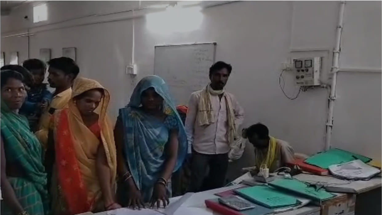 Sagar Pincare connection manager cheated tribal women demanding action by giving memorandum to police station