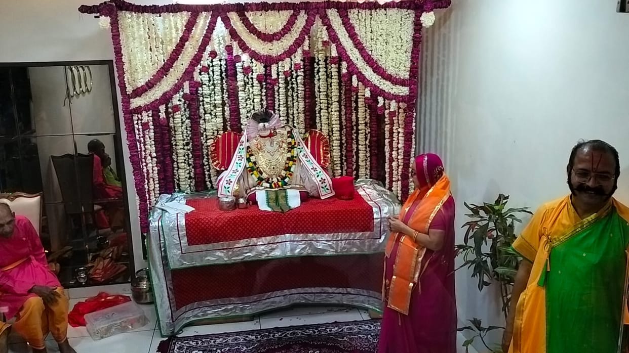 Rangoli made, decorated doors, then God came to devotee's house, Mahaprabhu came with pomp
