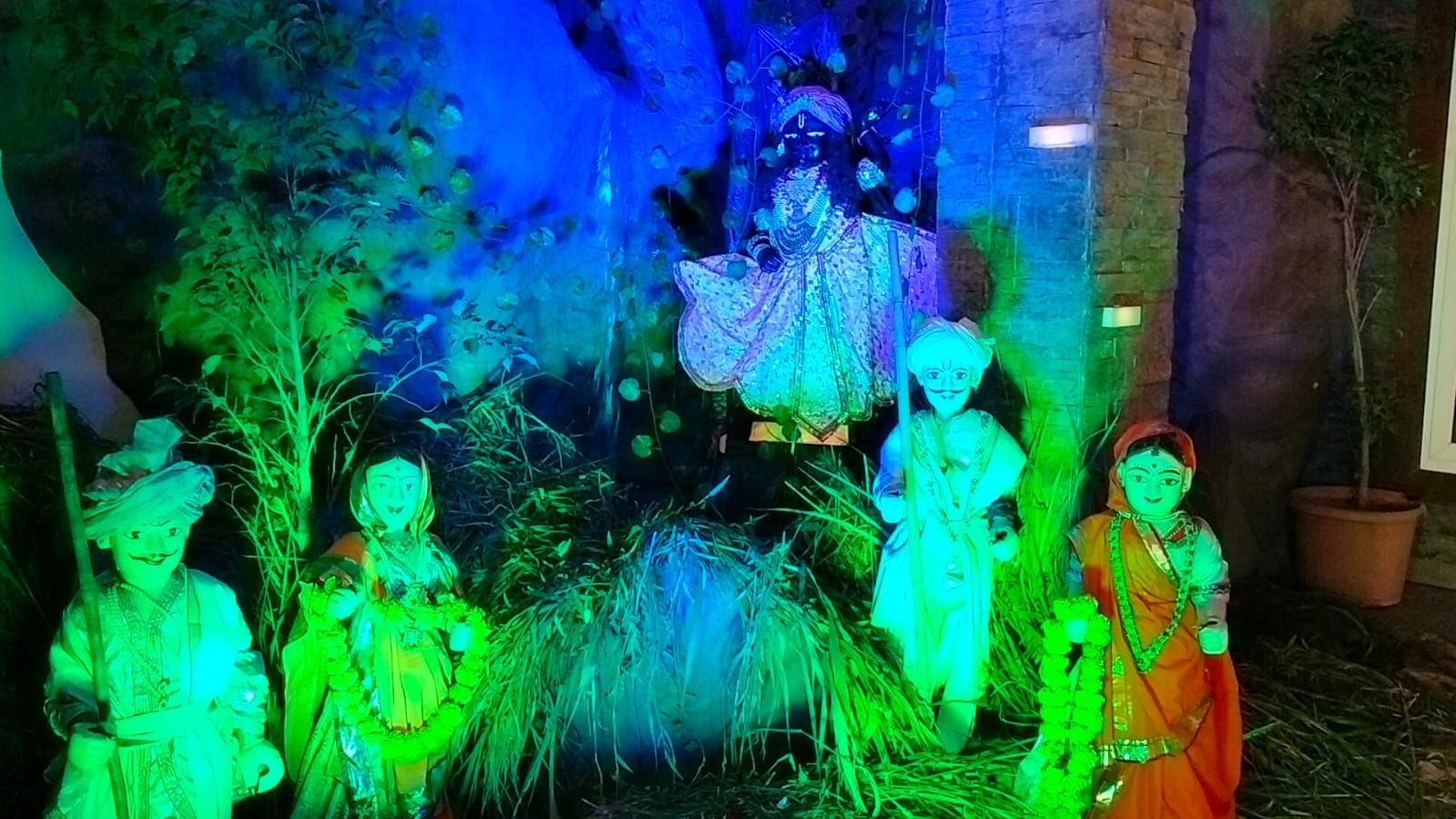 Rangoli made, decorated doors, then God came to devotee's house, Mahaprabhu came with pomp